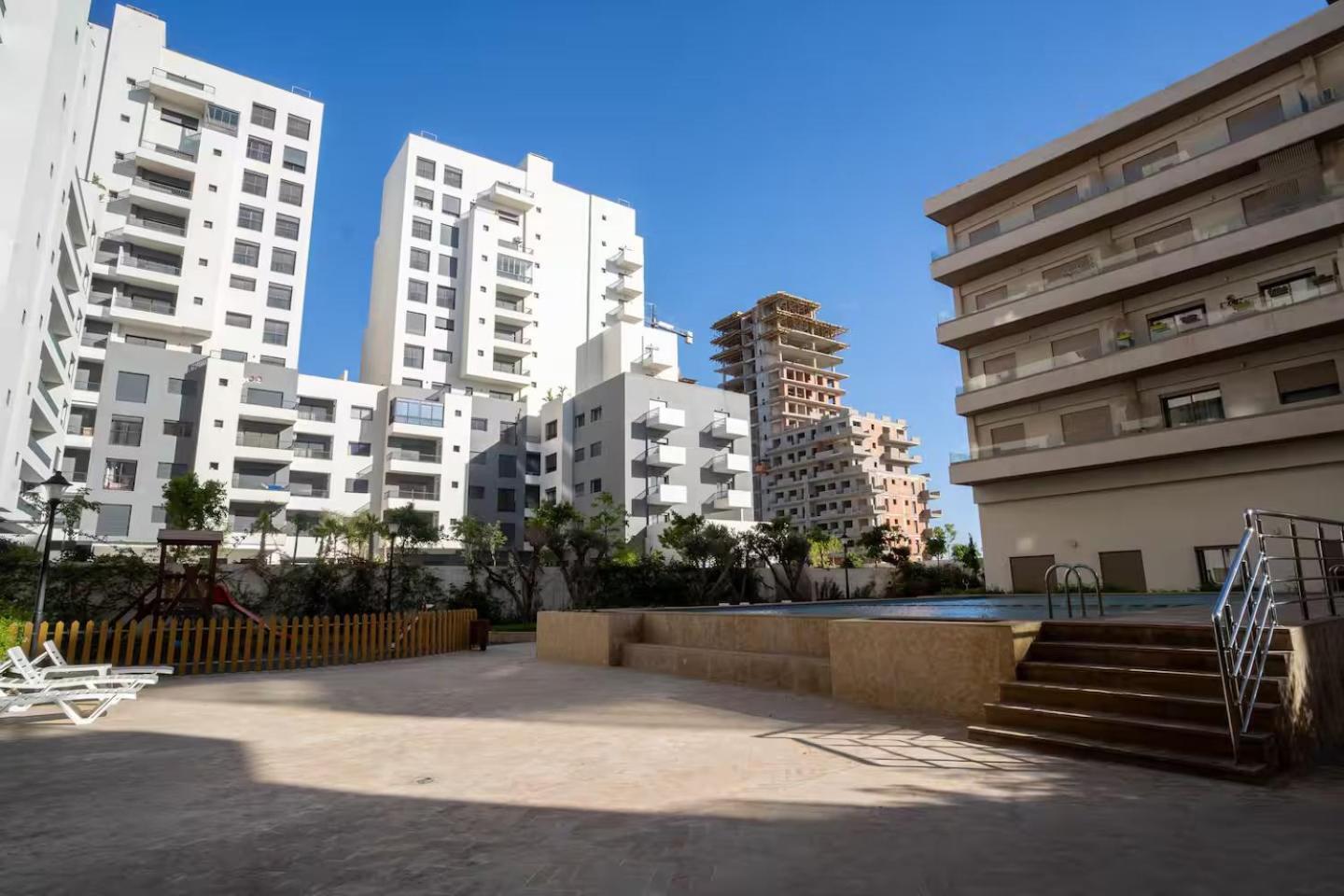 Apartment Charmante Deux Et Salon Avec Jardin Et Piscine A Cote De Casablanca