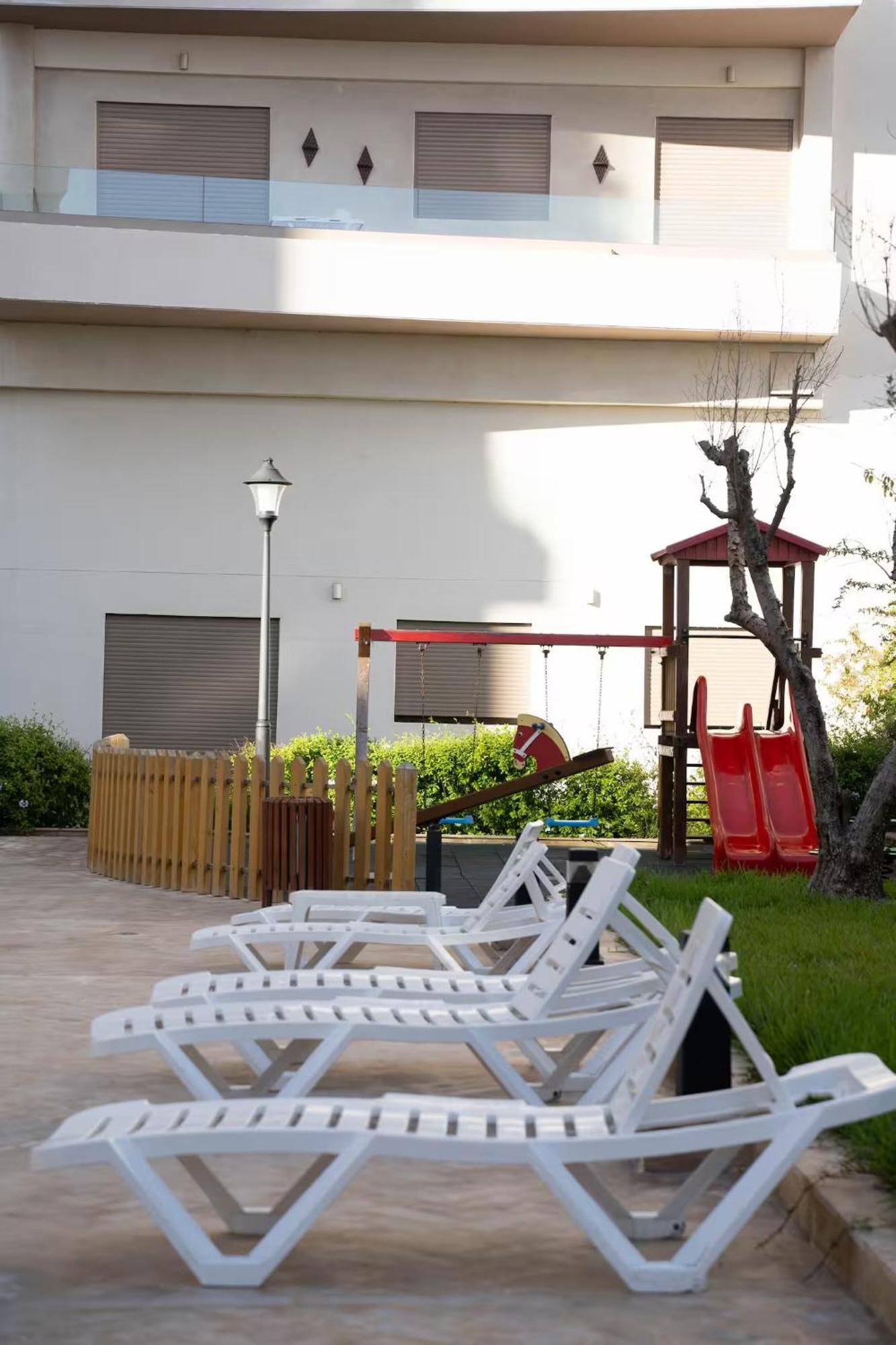 Charmante Deux Et Salon Avec Jardin Et Piscine A Cote De Casablanca